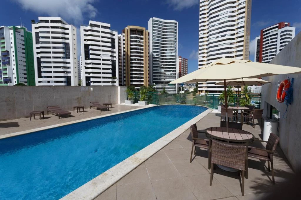 Mercure Pituba Hotel piscina