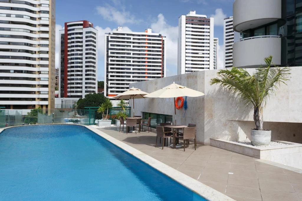 Mercure Pituba Hotel piscina
